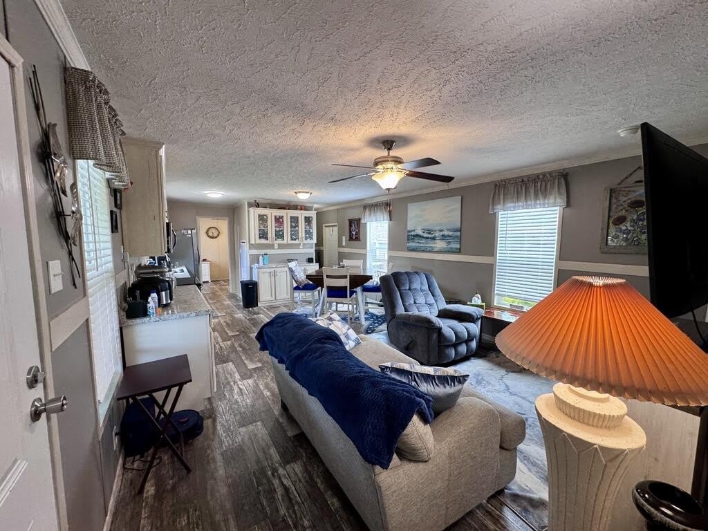 466 Santa Anna St – photo 3