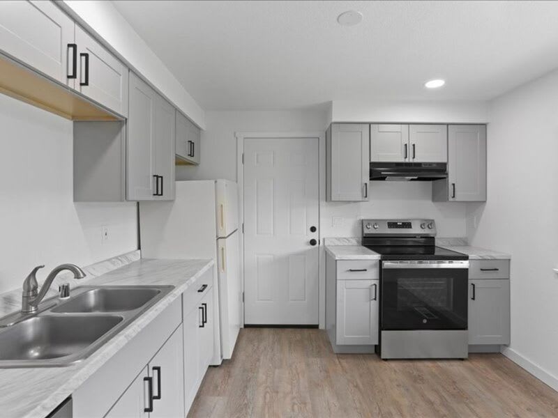 724 S. Morain St. – photo 5