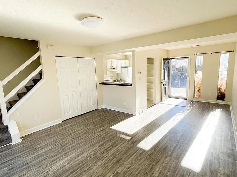 1444 Tenbury Drive 1 – photo 5
