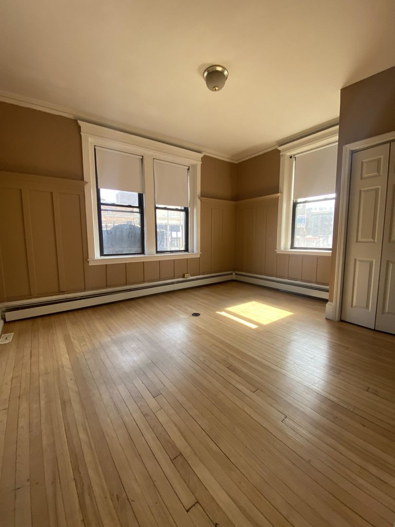 Large 4 Bed In Allston – photo 3