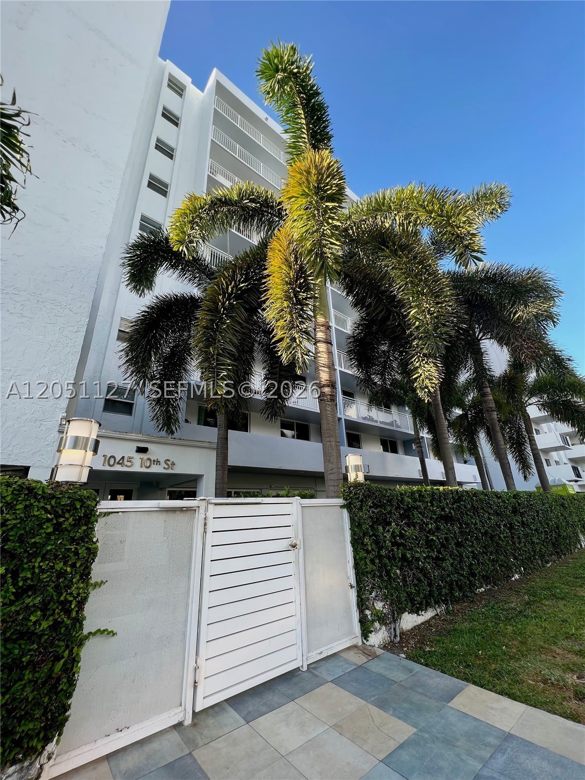 1045 10th St – photo 1