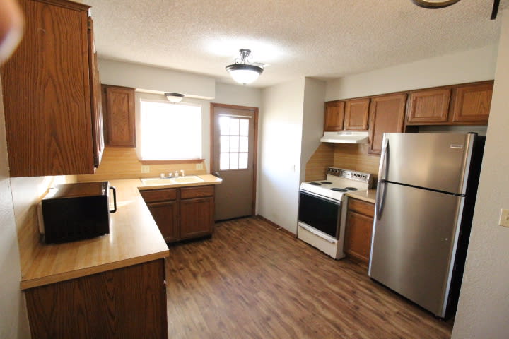 718 Swan Lake Rd – photo 5