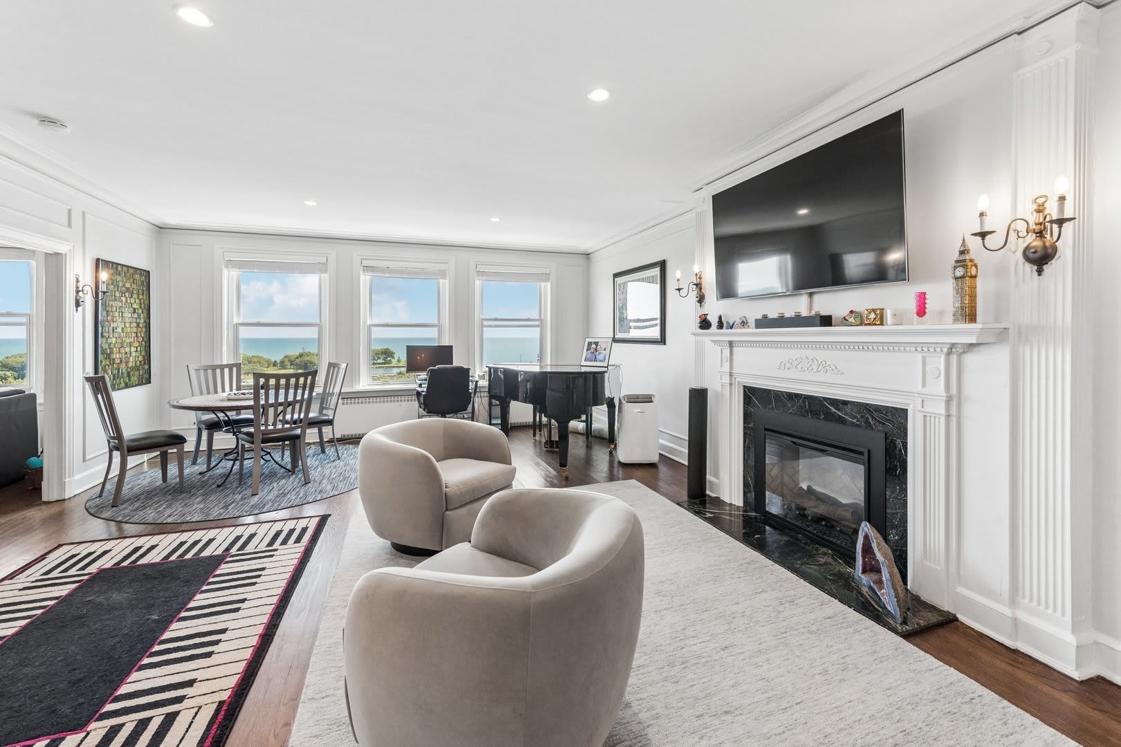 3240 N Lake Shore Drive – photo 3