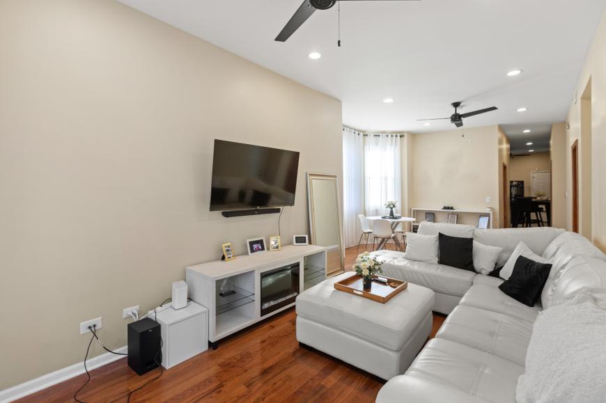 2028 Hamlin – photo 2