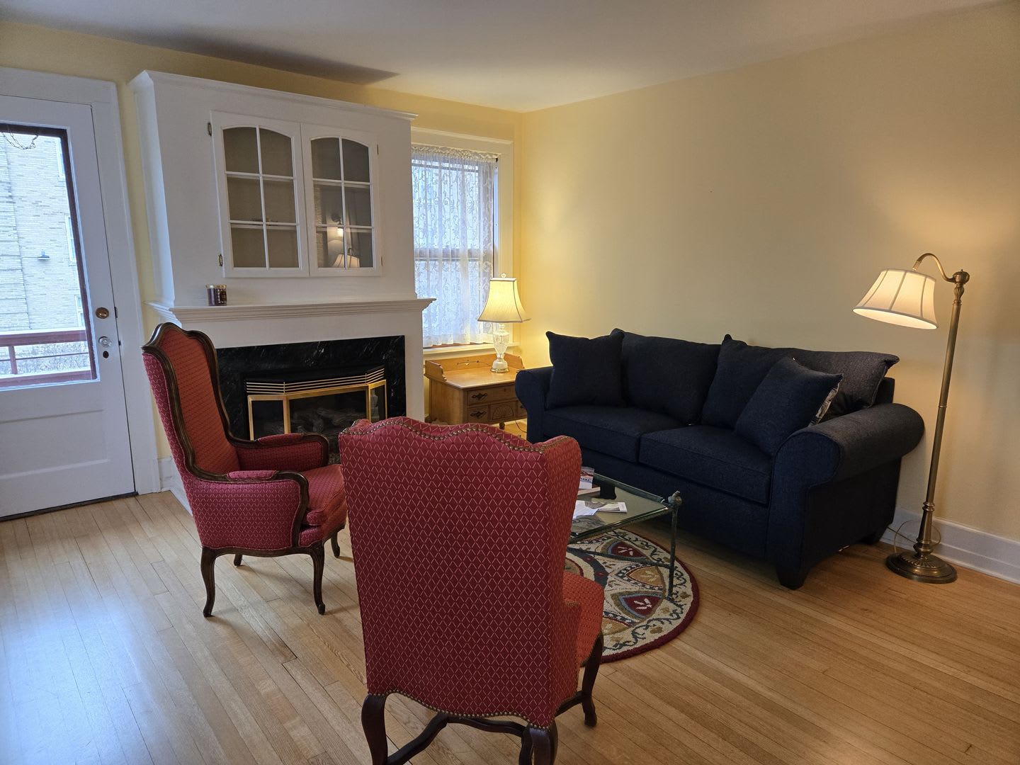 Furnished charming 2 Bedroom in Downtown Madison – photo 2