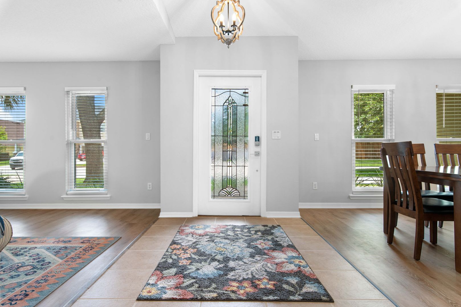 Cul De Sac Home With Fenced Backyard Screened Porch Lawn Care Included – photo 3