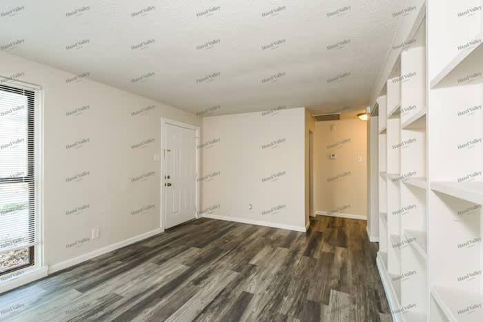 16 Saint Laurence Drive – photo 5