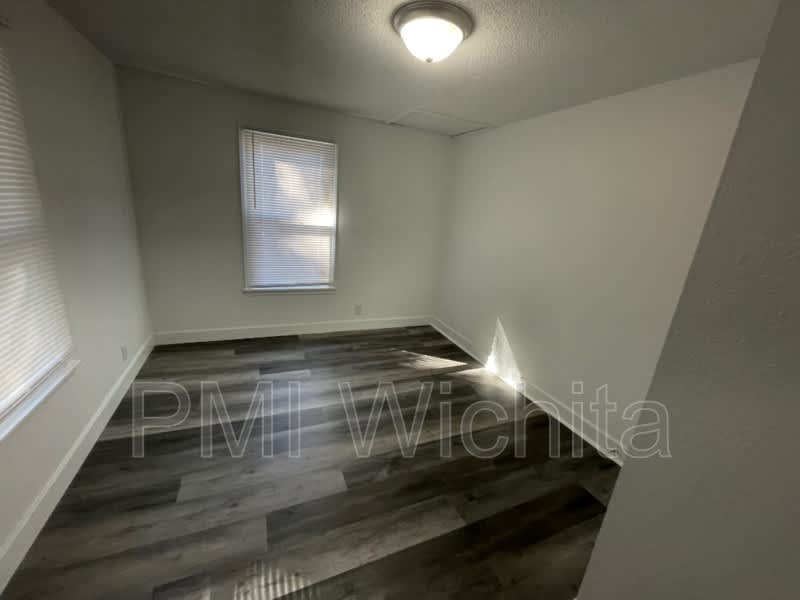 208 N Ash St – photo 4