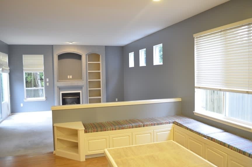Beautifully Designed Home with Open Layout and Island Kitchen – photo 5