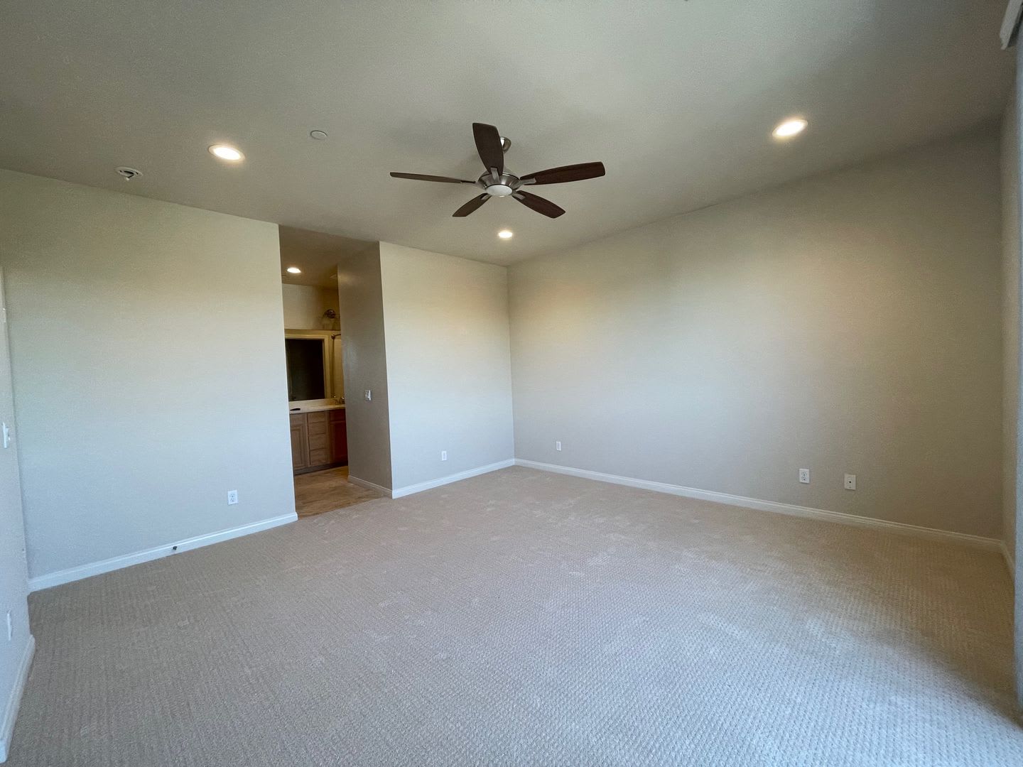 Gorgeous Tri-Level Home in El Cajon! 3 Bedroom 3.5 Bathroom in El Cajon! – photo 5