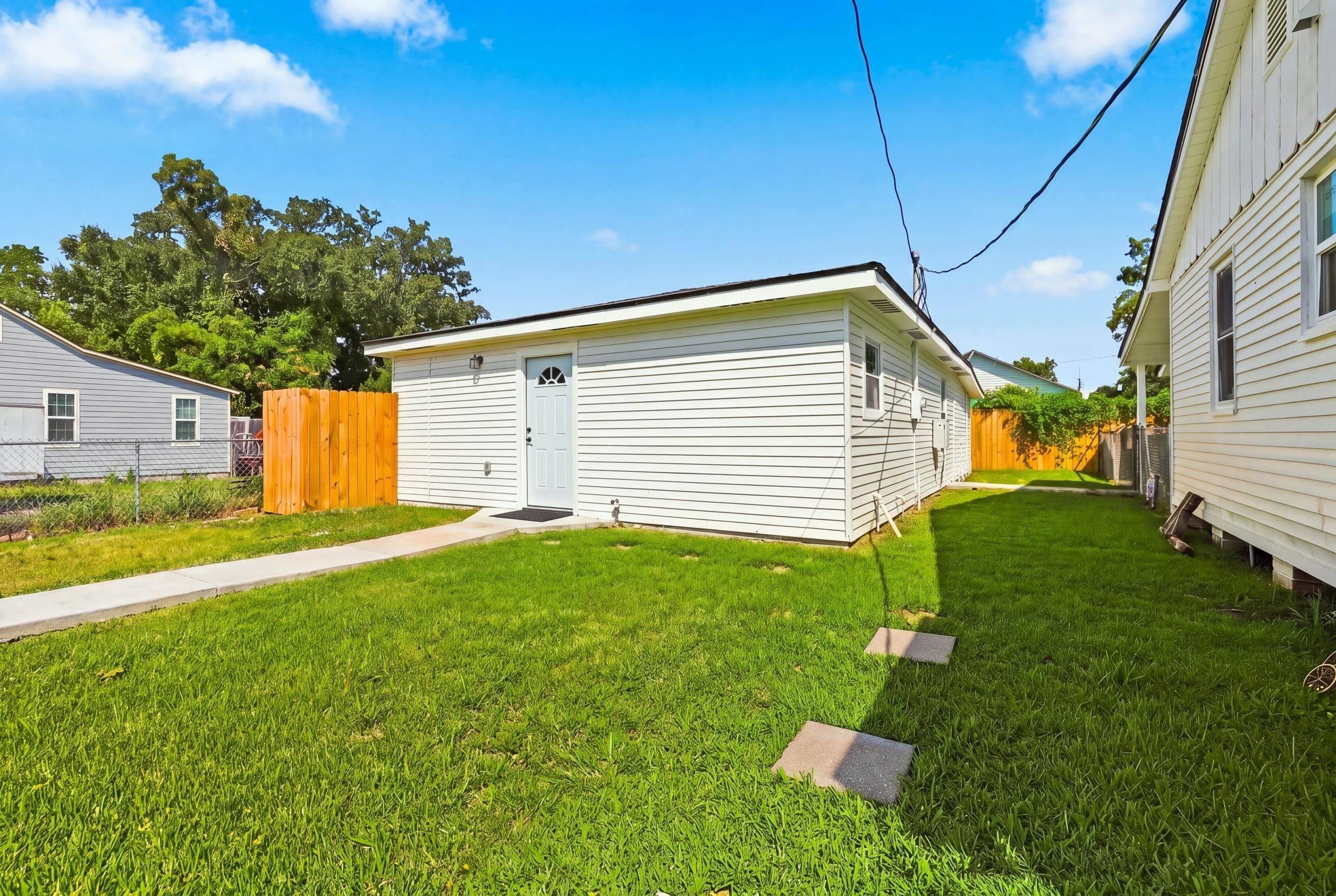 230 1/2 Morrison Avenue – photo 2