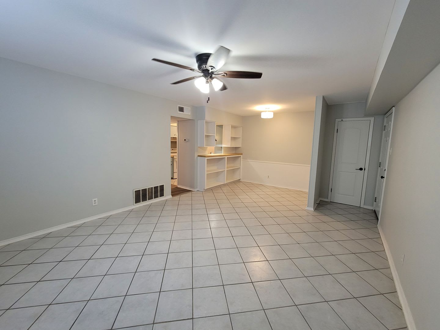 Excellent location! First Floor Condo in NEISD ready for move in Now – photo 4
