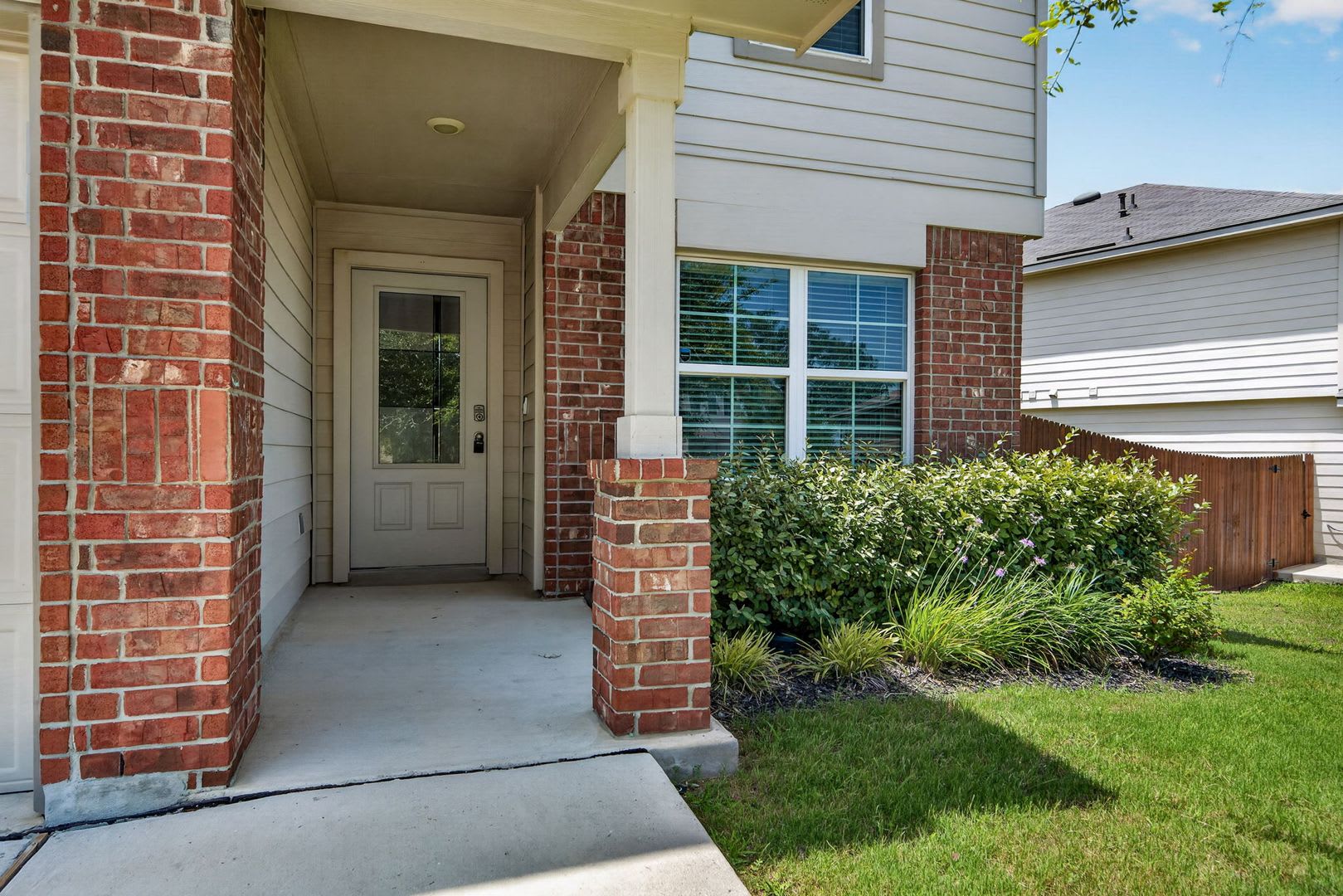 Immaculate 5 Bedroom Home In Langdon Now Available Realtor Commission 500 – photo 4