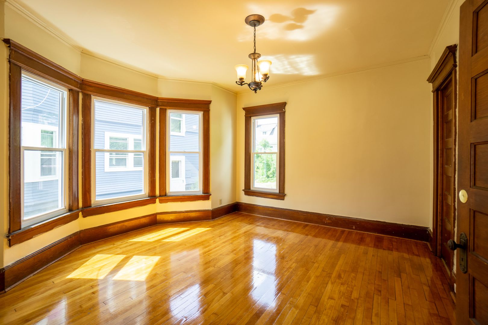 813 Euclid Avenue Gorgeous Single Family Home With Garage And Off Street Parking Available 8 1 27 – photo 4
