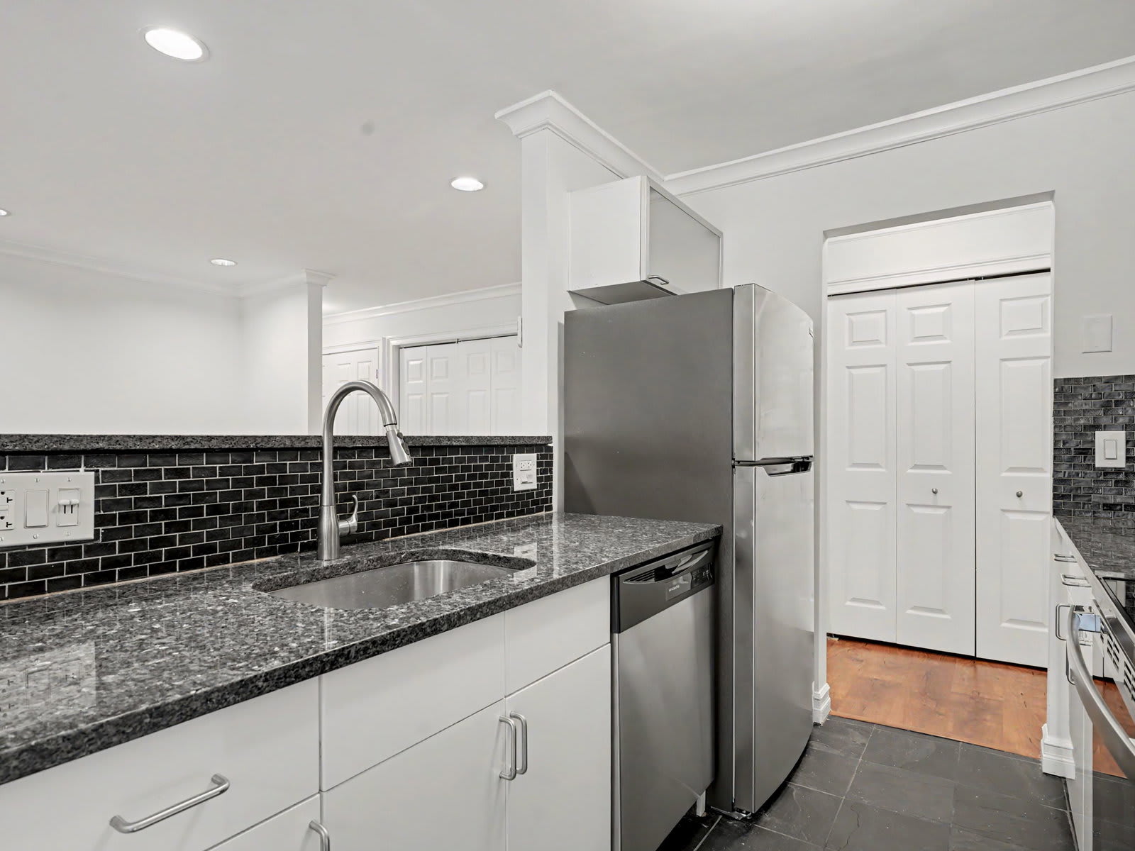 180 Glenbrook Road – photo 3