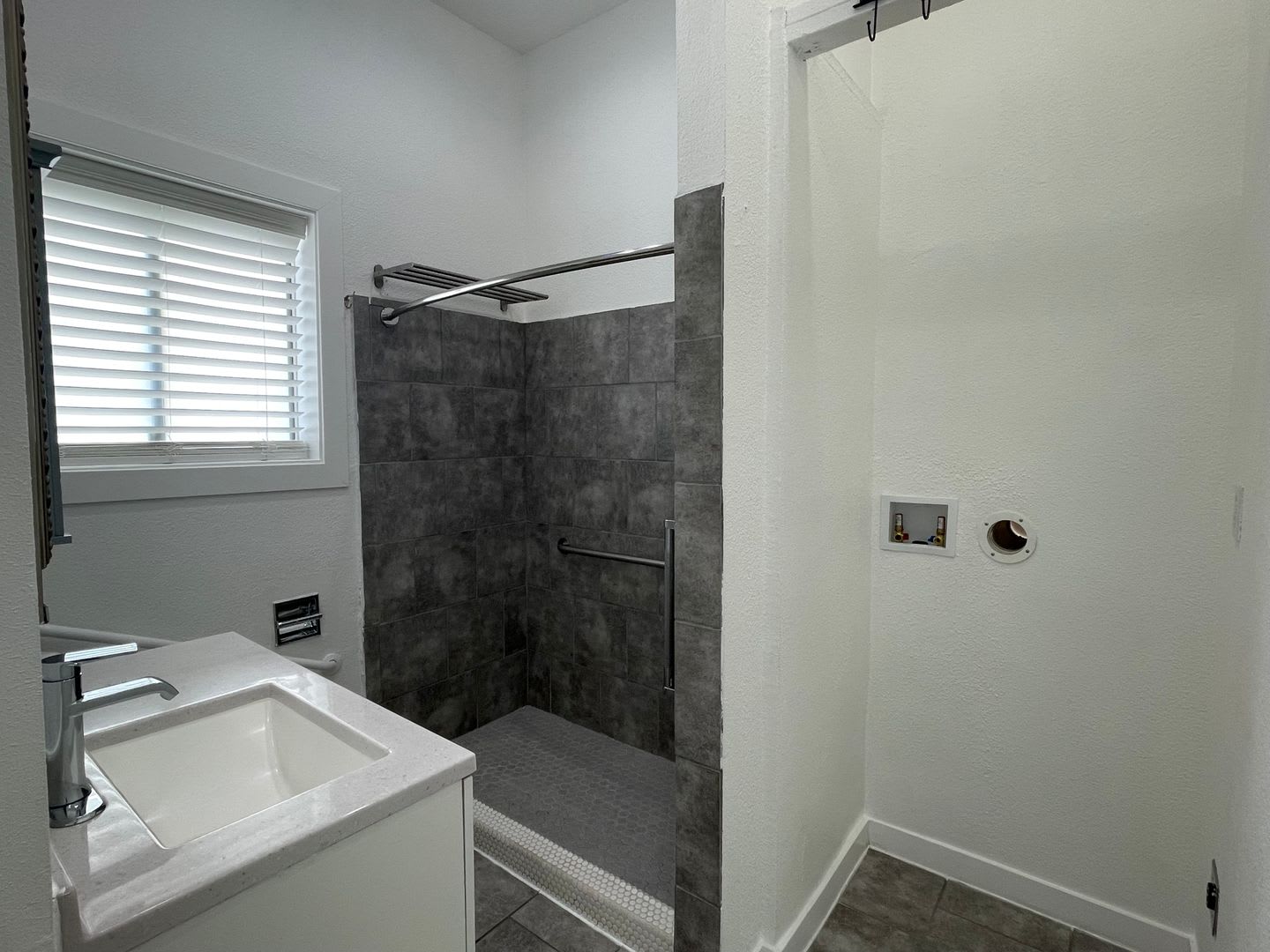 2 bedroom WATER/SEWER INCLUDED IN RENT! – photo 5