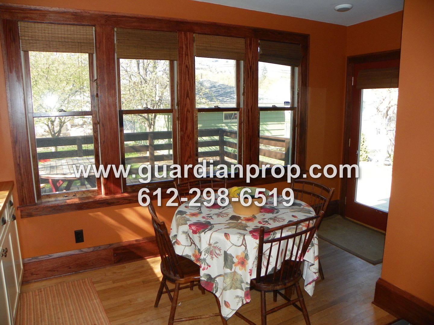 House On Corner Lot Available October 1St Updated Kitchen Bath Fenced Yard Back Deck 2 Car Garage – photo 5