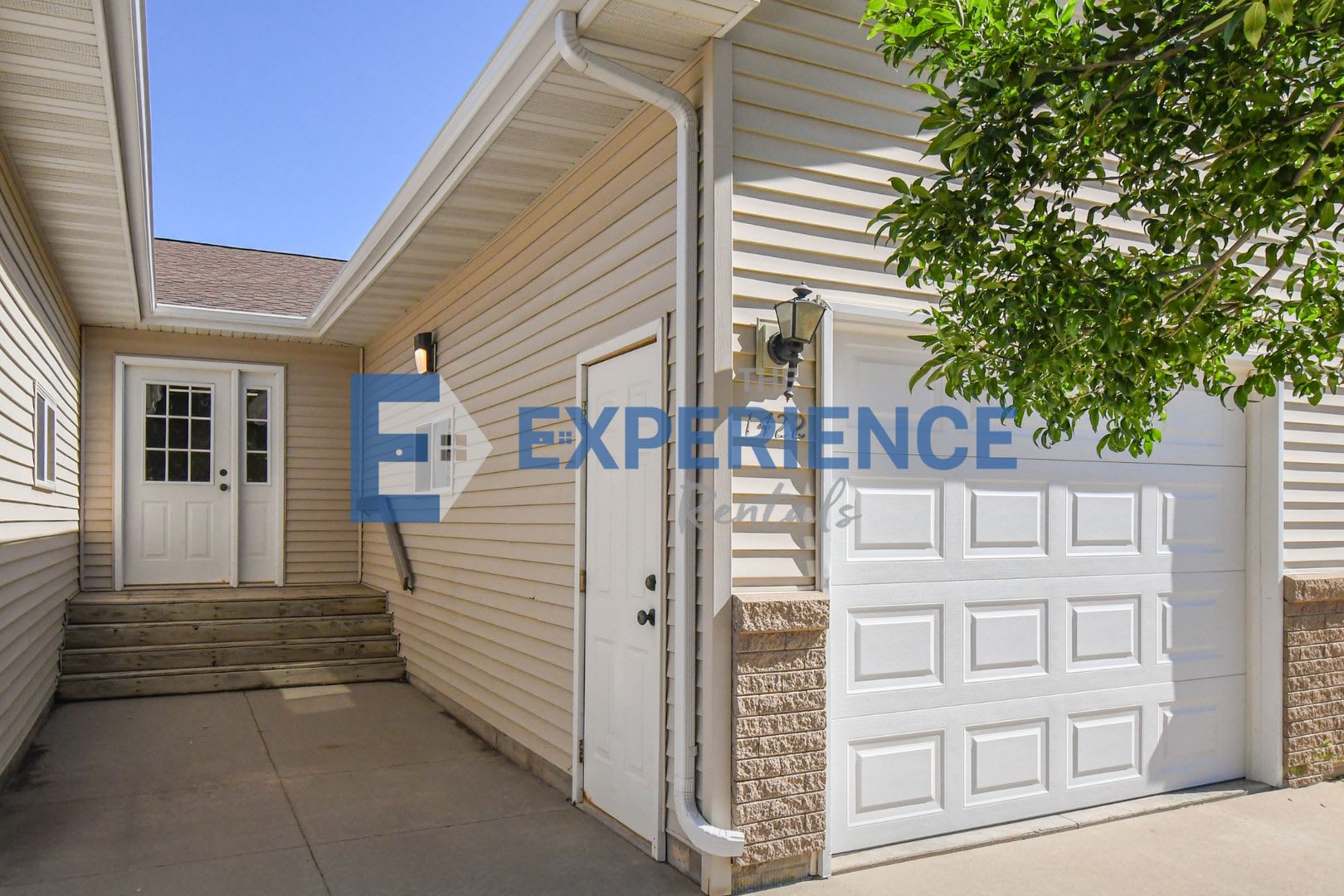 Comfortable 3-Bedroom Condo in Brandon – Available Now! – photo 1
