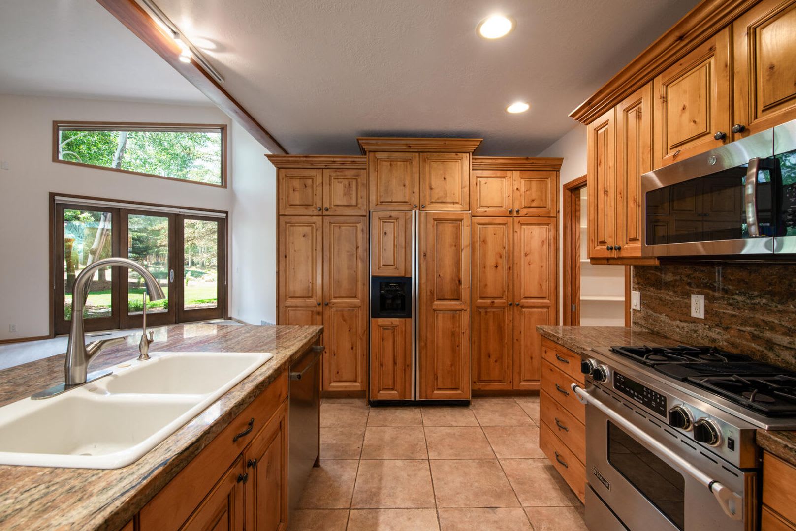 Rarely Available Cozy Park Meadows Townhome – photo 2