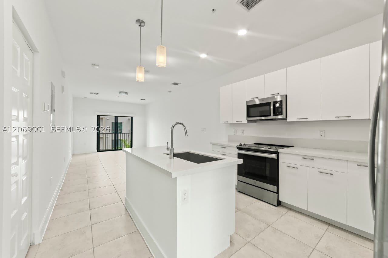 8301 NW 41st St – photo 1