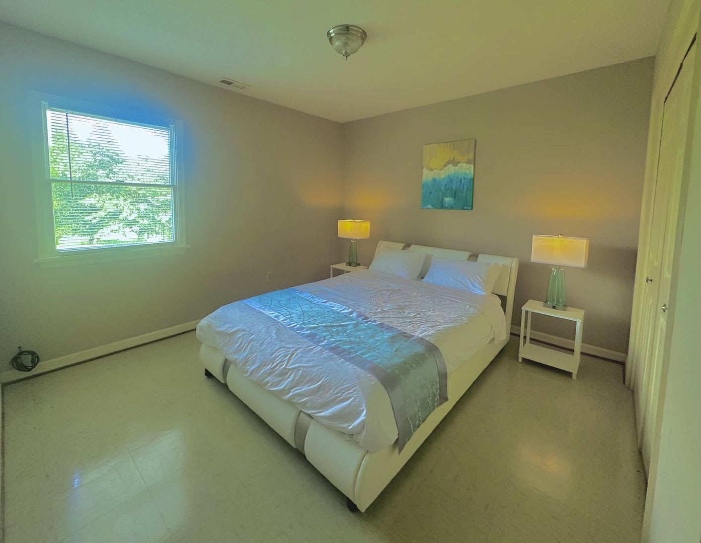 Lovely 2 bedroom 1 bath basement apartment close to hospitals and downtown! – photo 2
