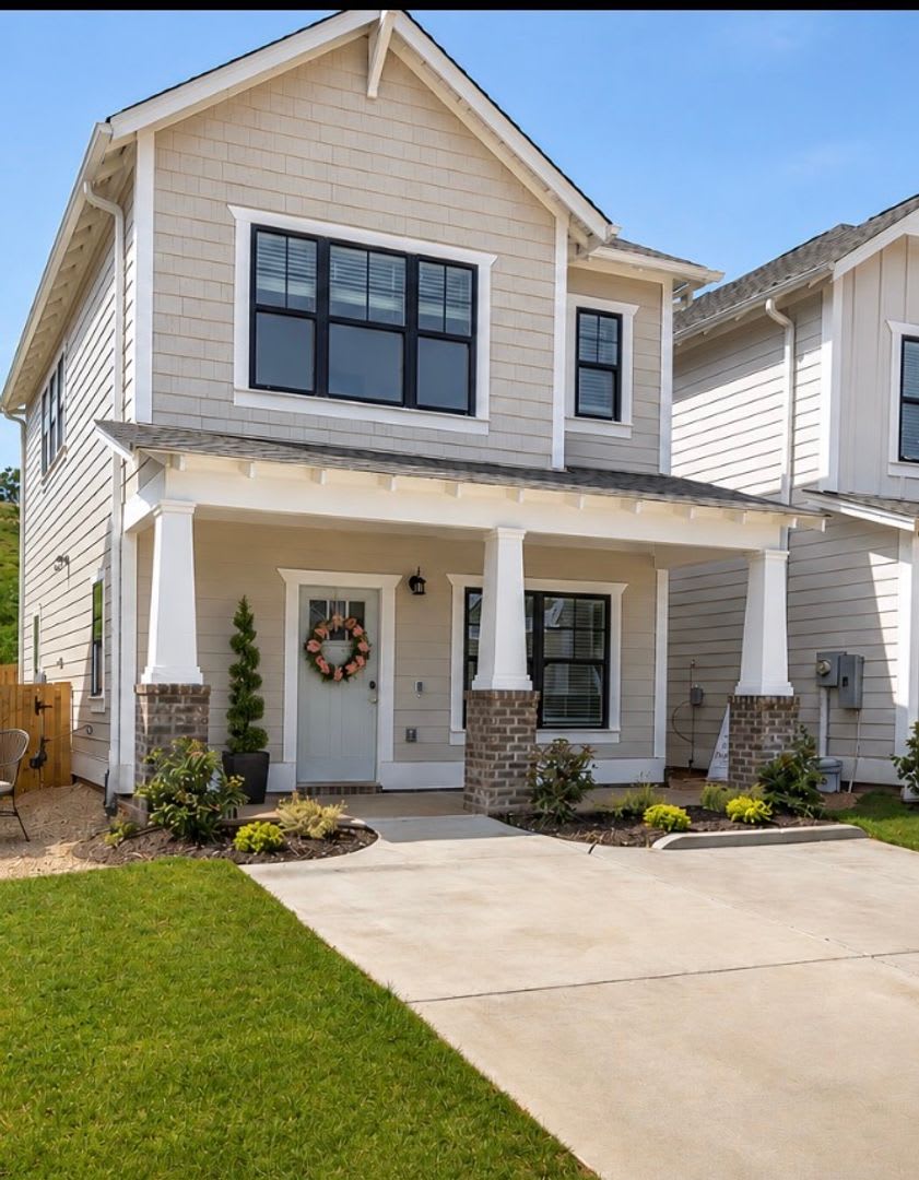 Smart Home Technology with Elevated Amenities – photo 1