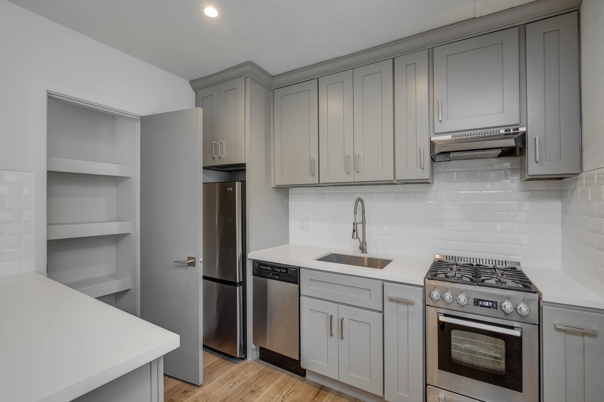 4140 & 4136 Grandview Blvd – photo 4