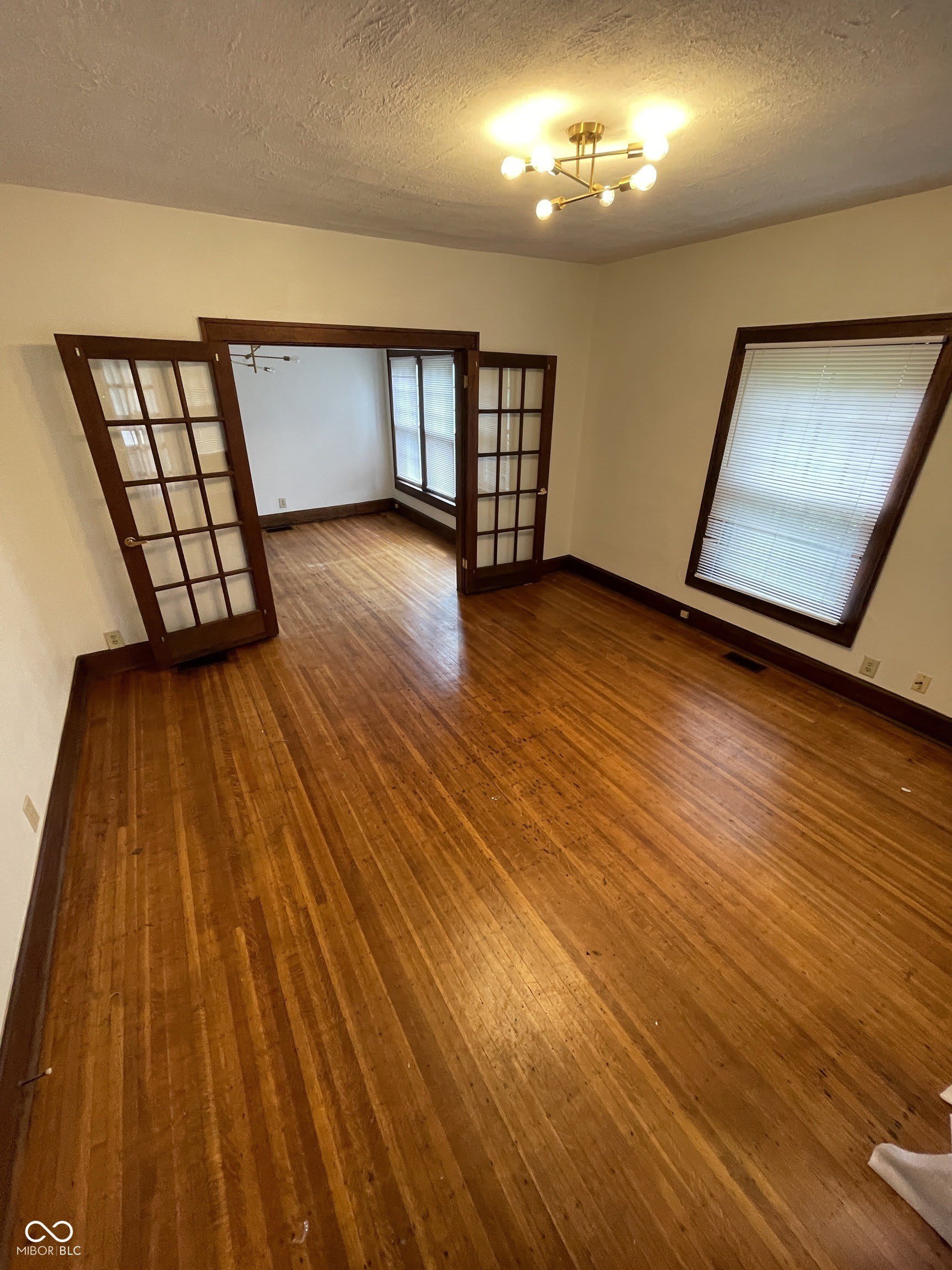 537 E 11th Street – photo 3