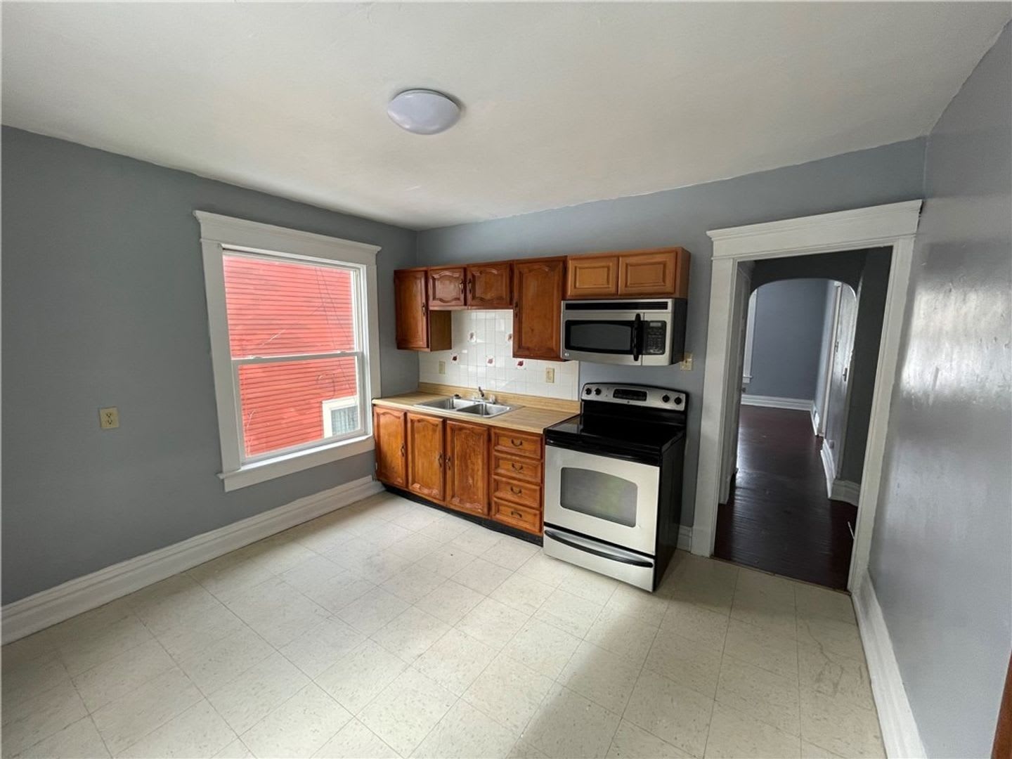2 Bdrm 2nd Floor Apartment – photo 2