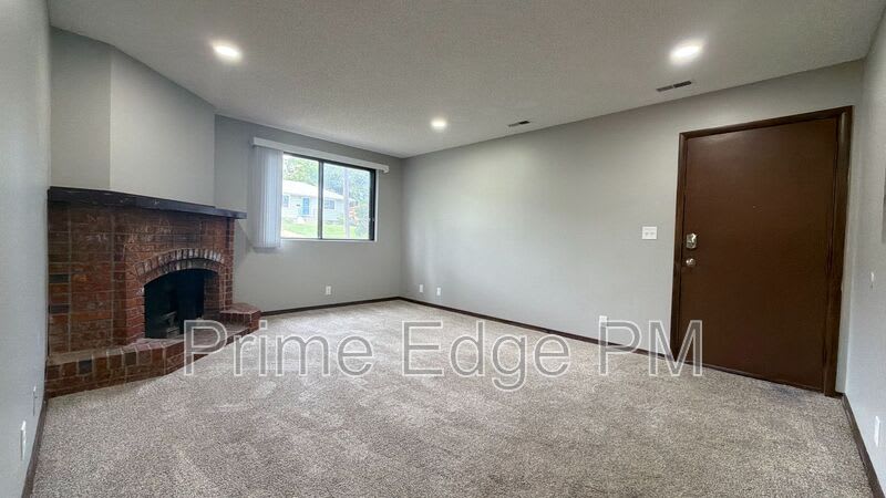 4521 Madison Avenue – photo 3