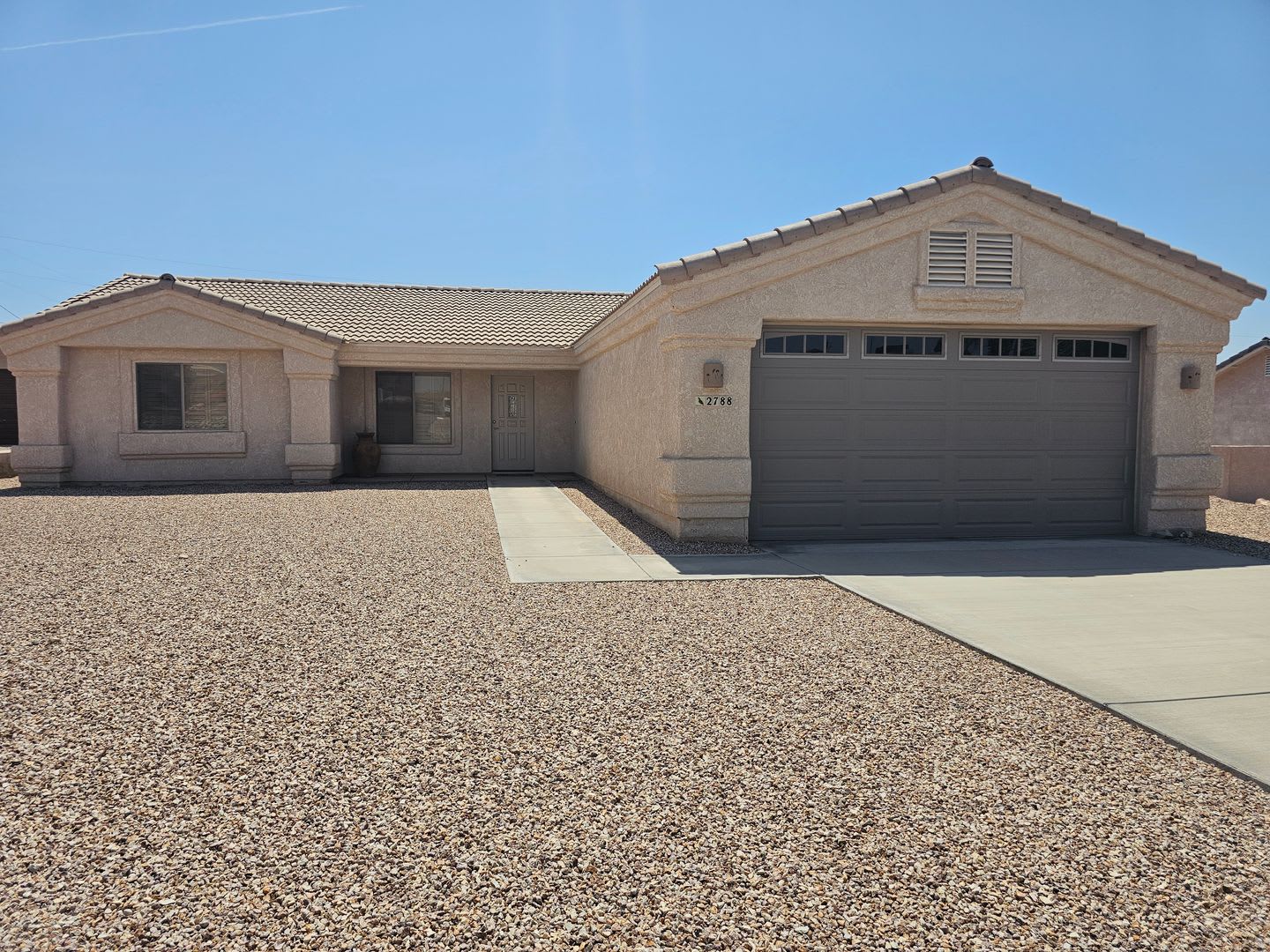 Unfurnished Long Term (shows furniture updated photos soon) – photo 1