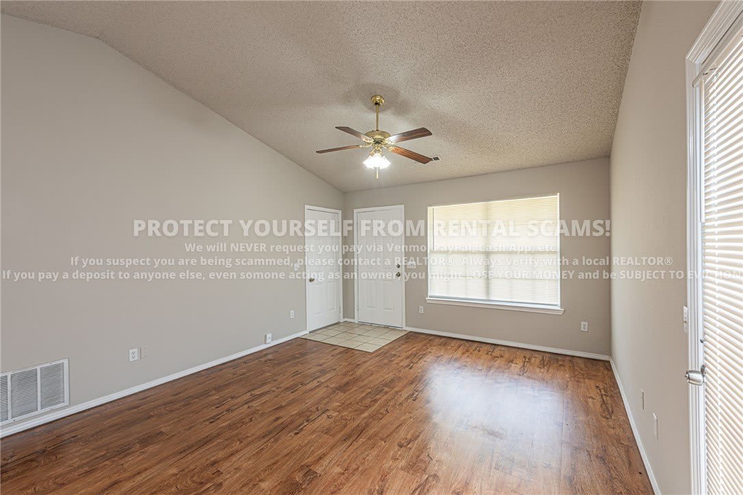 3085 Woodridge Drive – photo 4