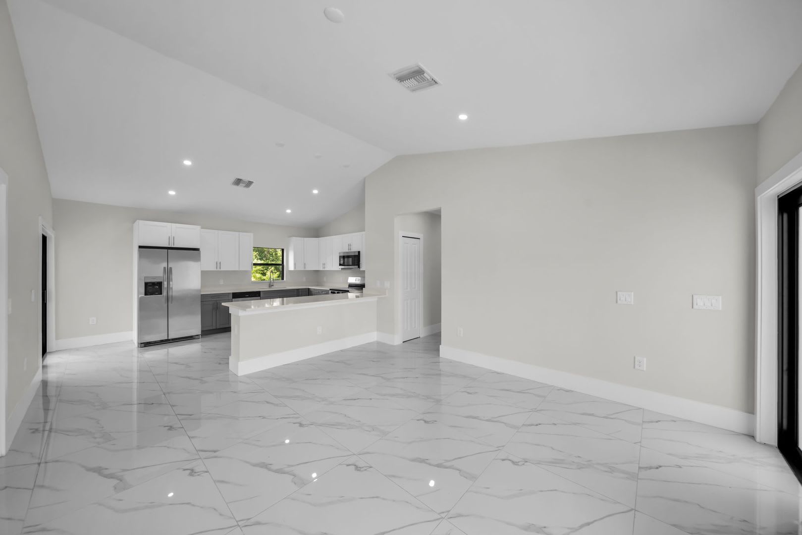 Single family for rent in Lehigh Acres zip code 33972. 3bed/2baths.Rapid approval. – photo 5