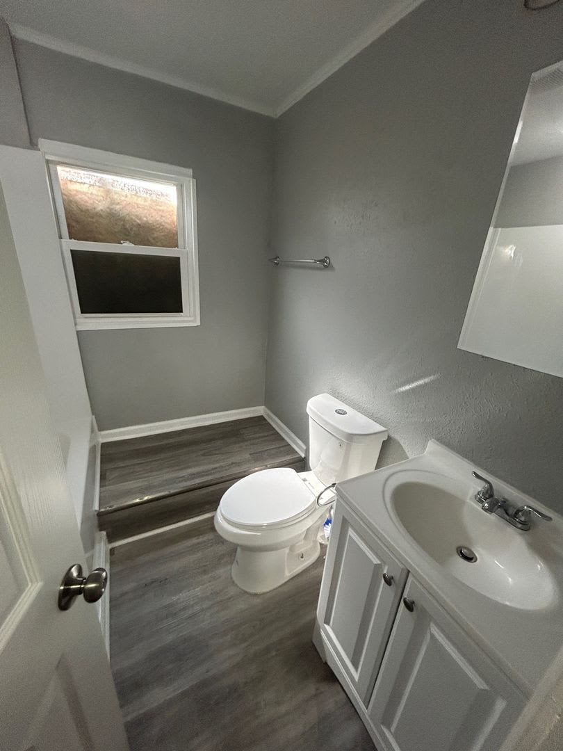 For Lease – photo 5