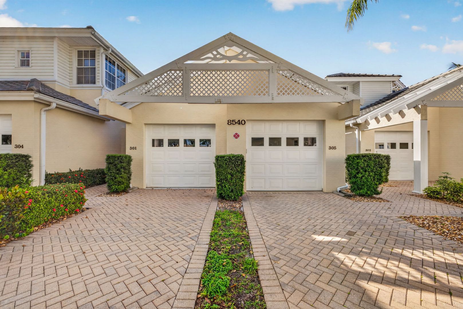 You Want A Stunning View Gated Community 2 Bedroom Plus A Den 2 Bath Large Coach Home Available Seasonal Or 6 Months 1 Day Lease Mystic Greeens At Lely Resort Naples Florida Stunning Lake And Golf Course Views – photo 2