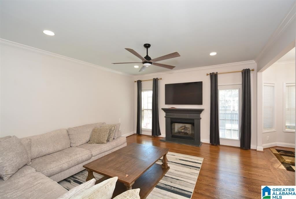 221 Castlehill Drive – photo 4