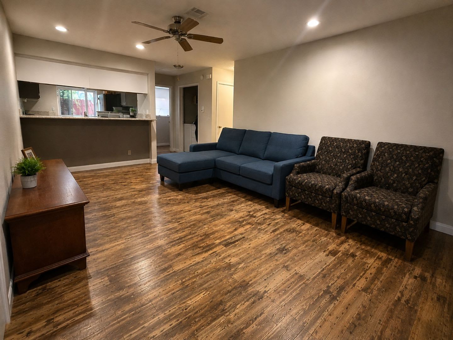 Adorable Downtown Condo – photo 4