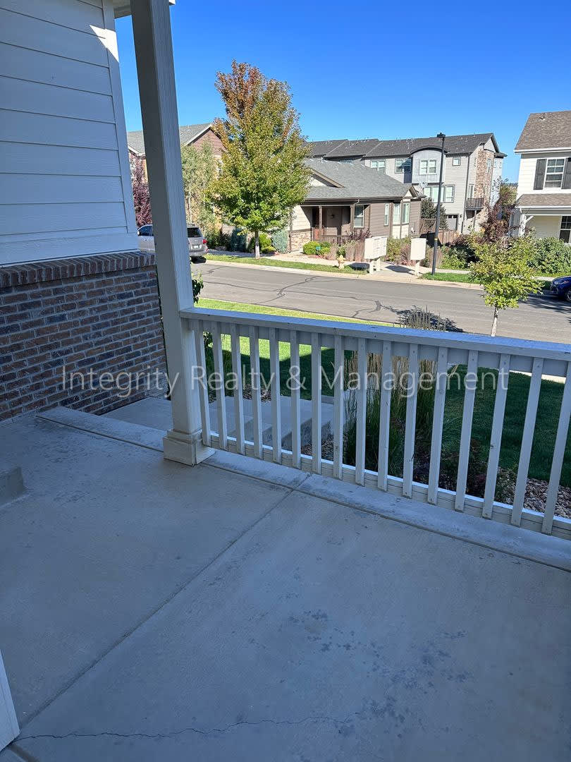 3 Bed/2 Bath, 1,368 Sqft – photo 3