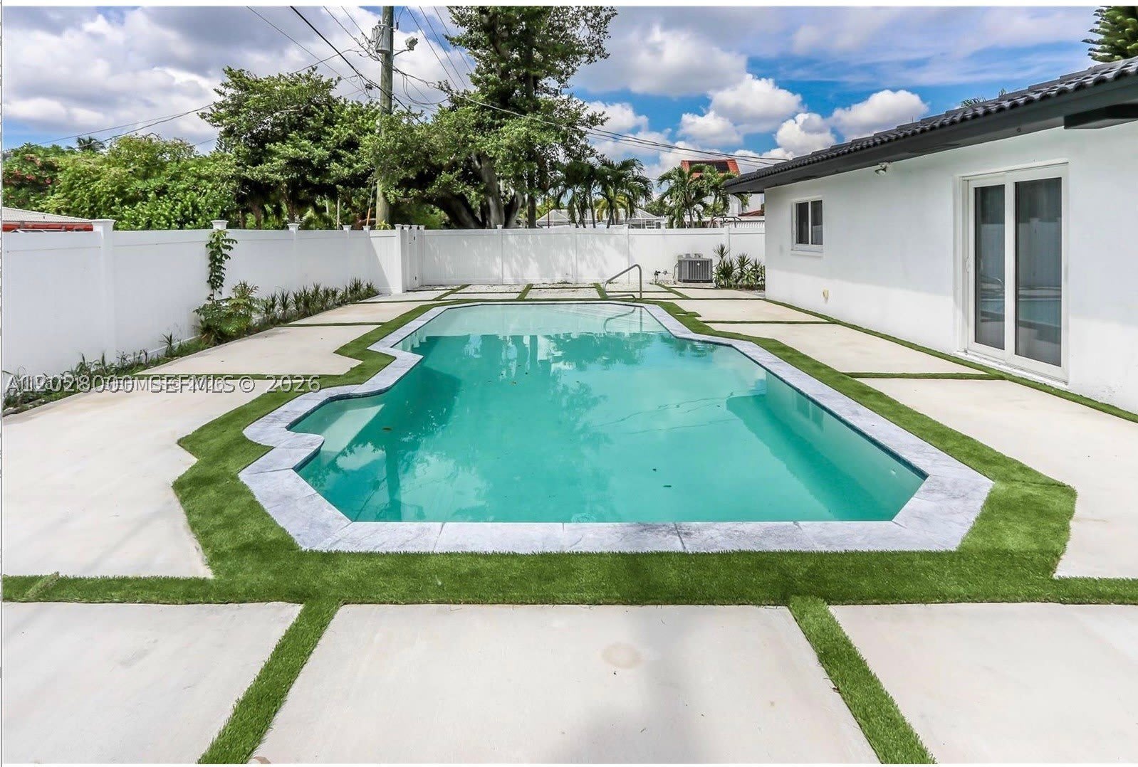 1110 S 14Th Ave – photo 2