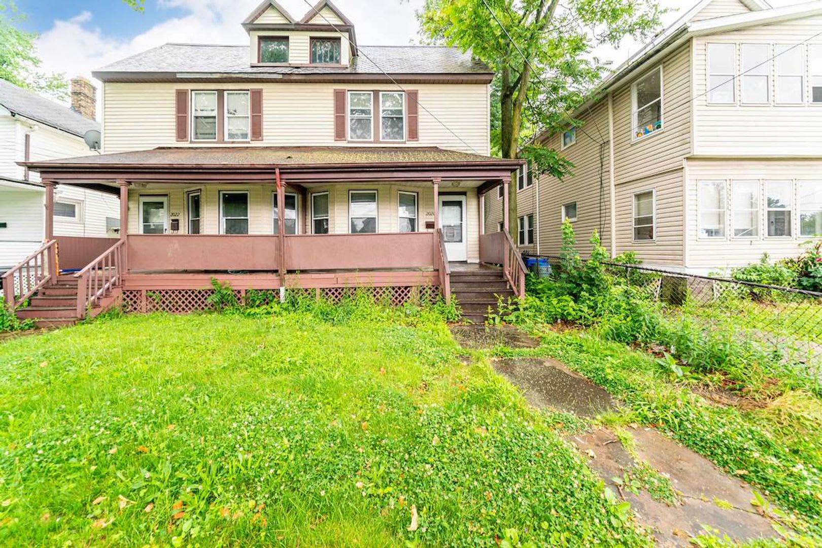 Beautifully Renovated Home in Prime Location – photo 2