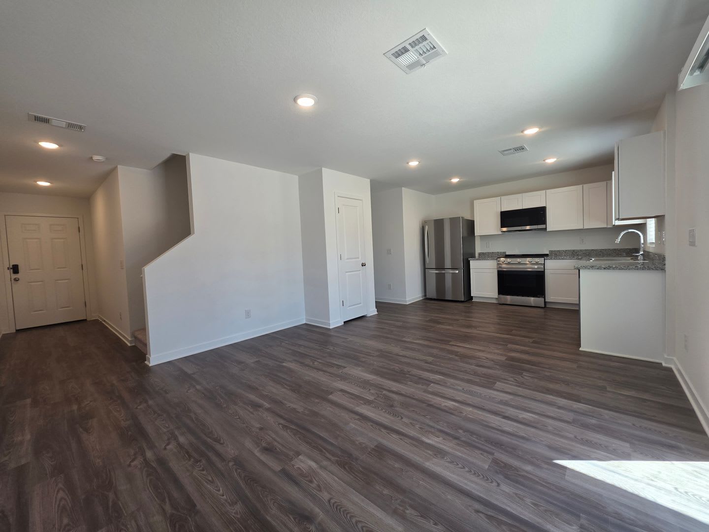 Brand New 3 Bedroom Townhome In The Sunbeam Community – photo 2