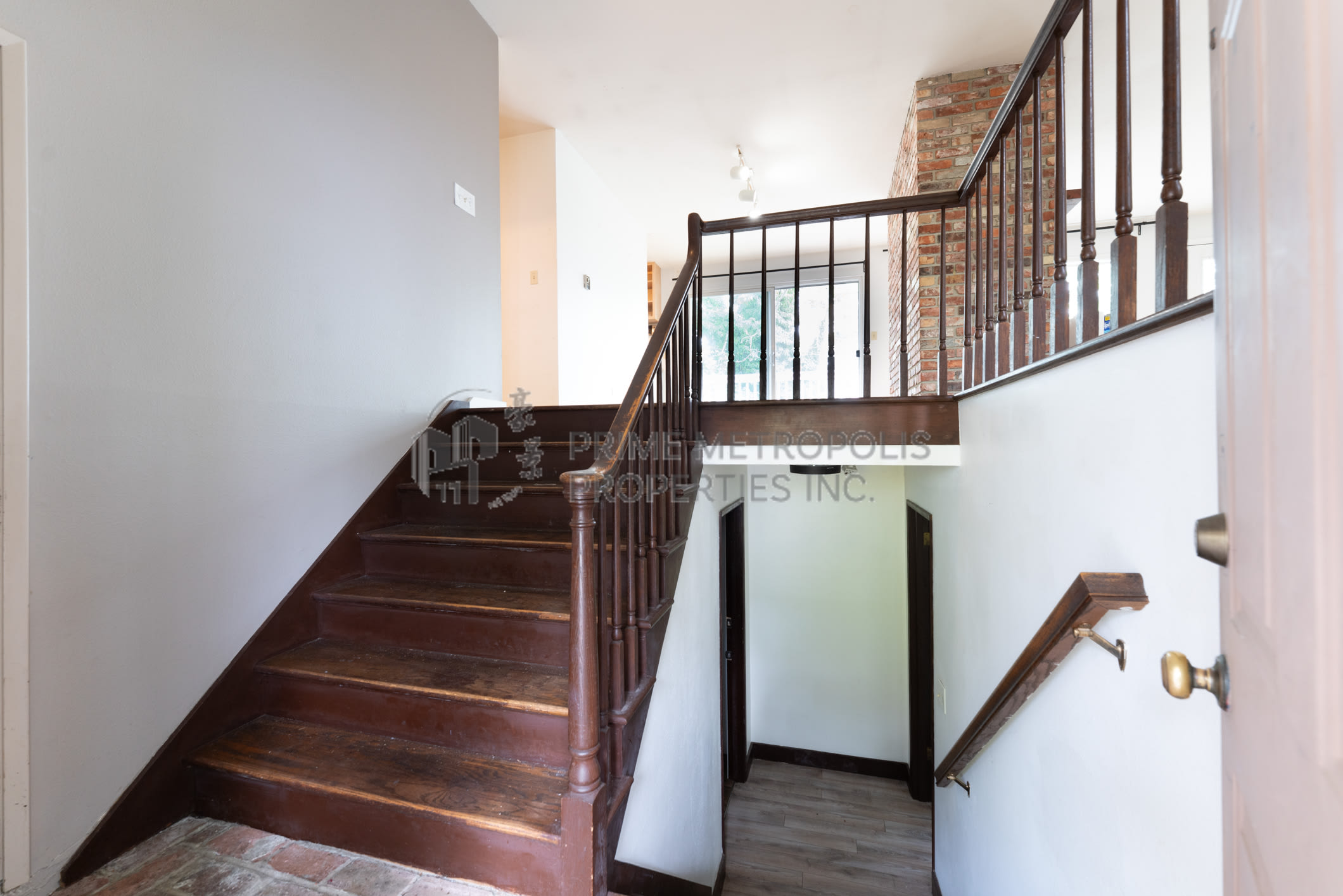 10706 Lakeside Avenue Northeast – photo 3