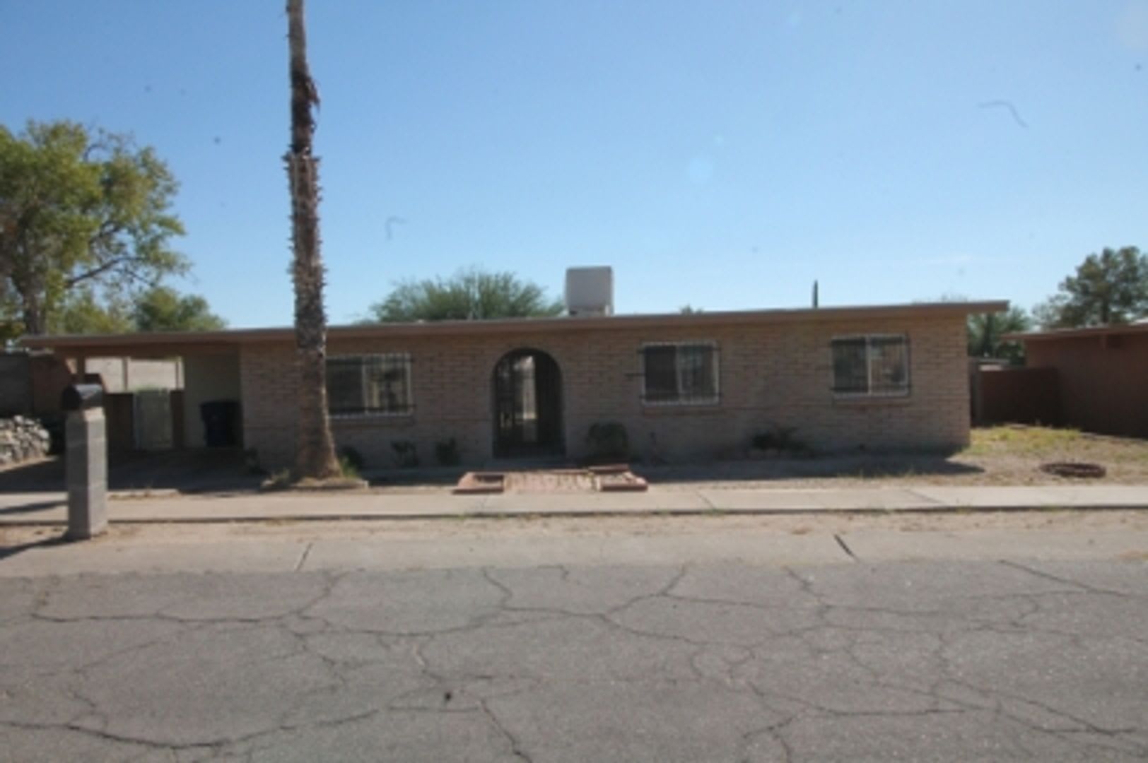 Spacious 4Bd 2Ba Featuring Central A C And Large Private Yard – photo 2