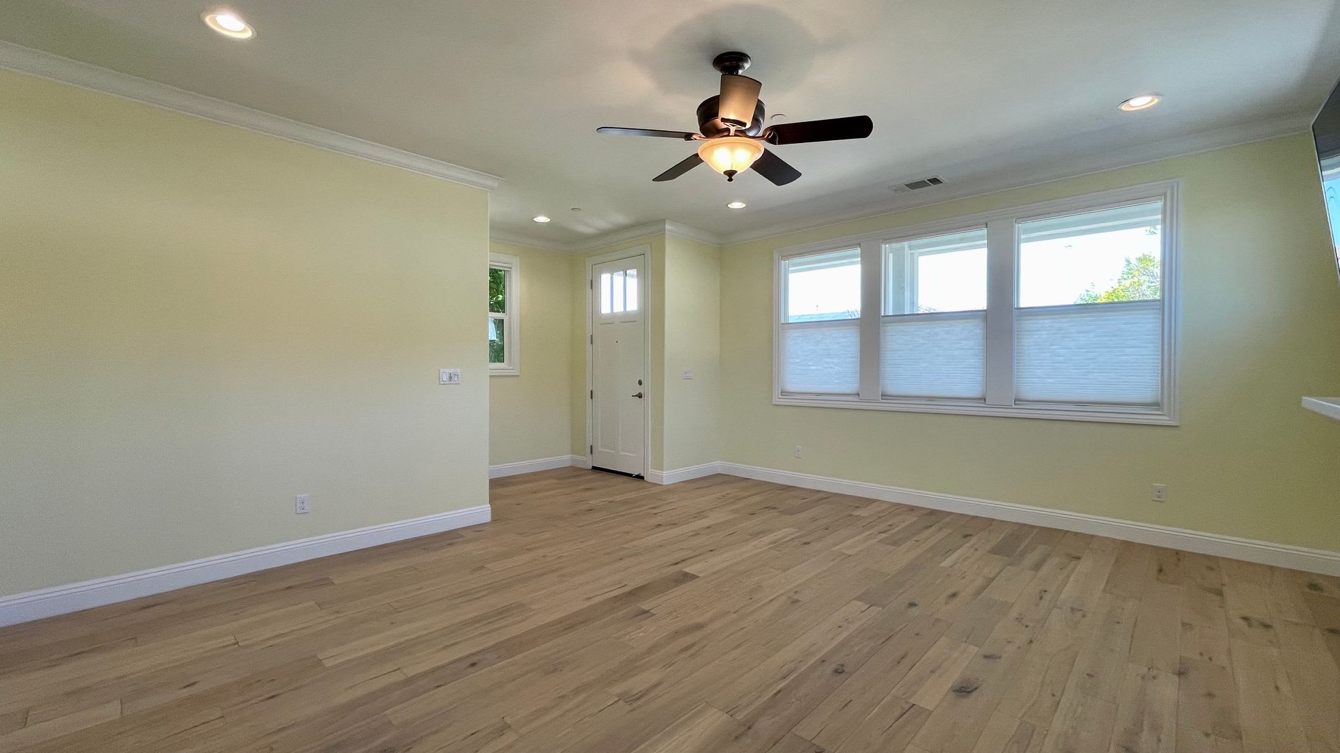 Exceptionally Maintained Newer Single Level 3 Bedroom Home With Air Conditioning In Serra Meadows – photo 3