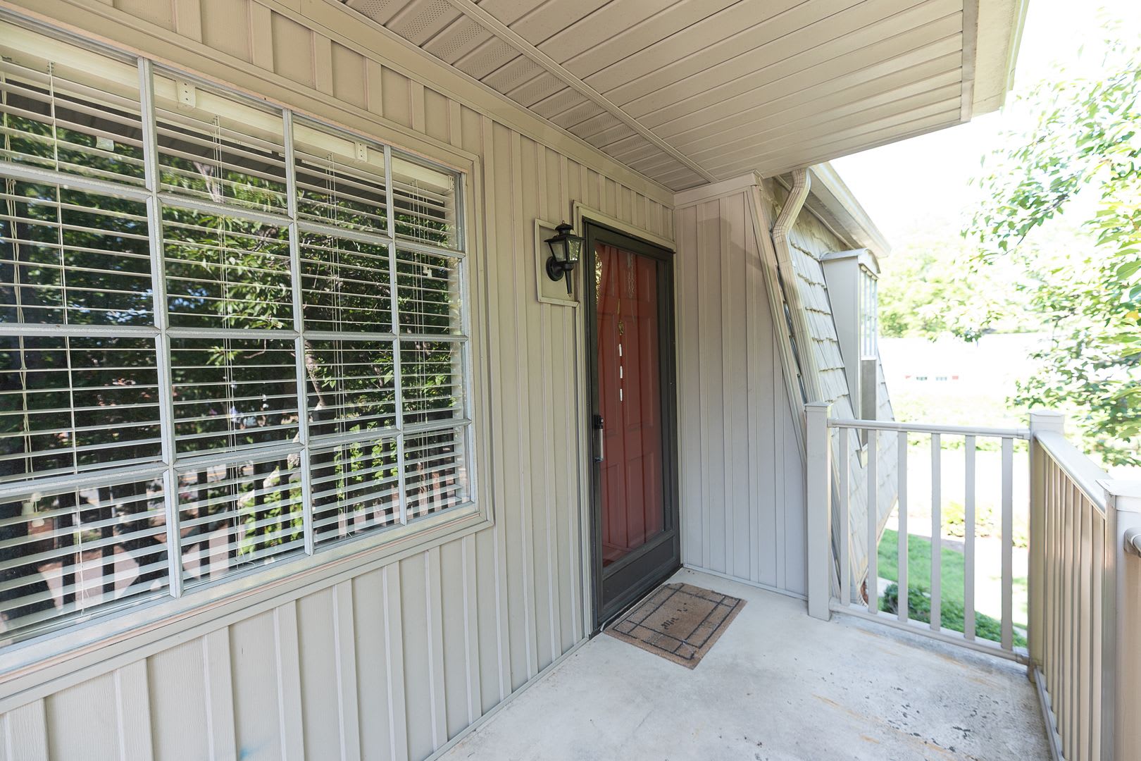 Well-maintained 2-bedroom, 1-bath upper level condo in Winston-Salem – photo 2