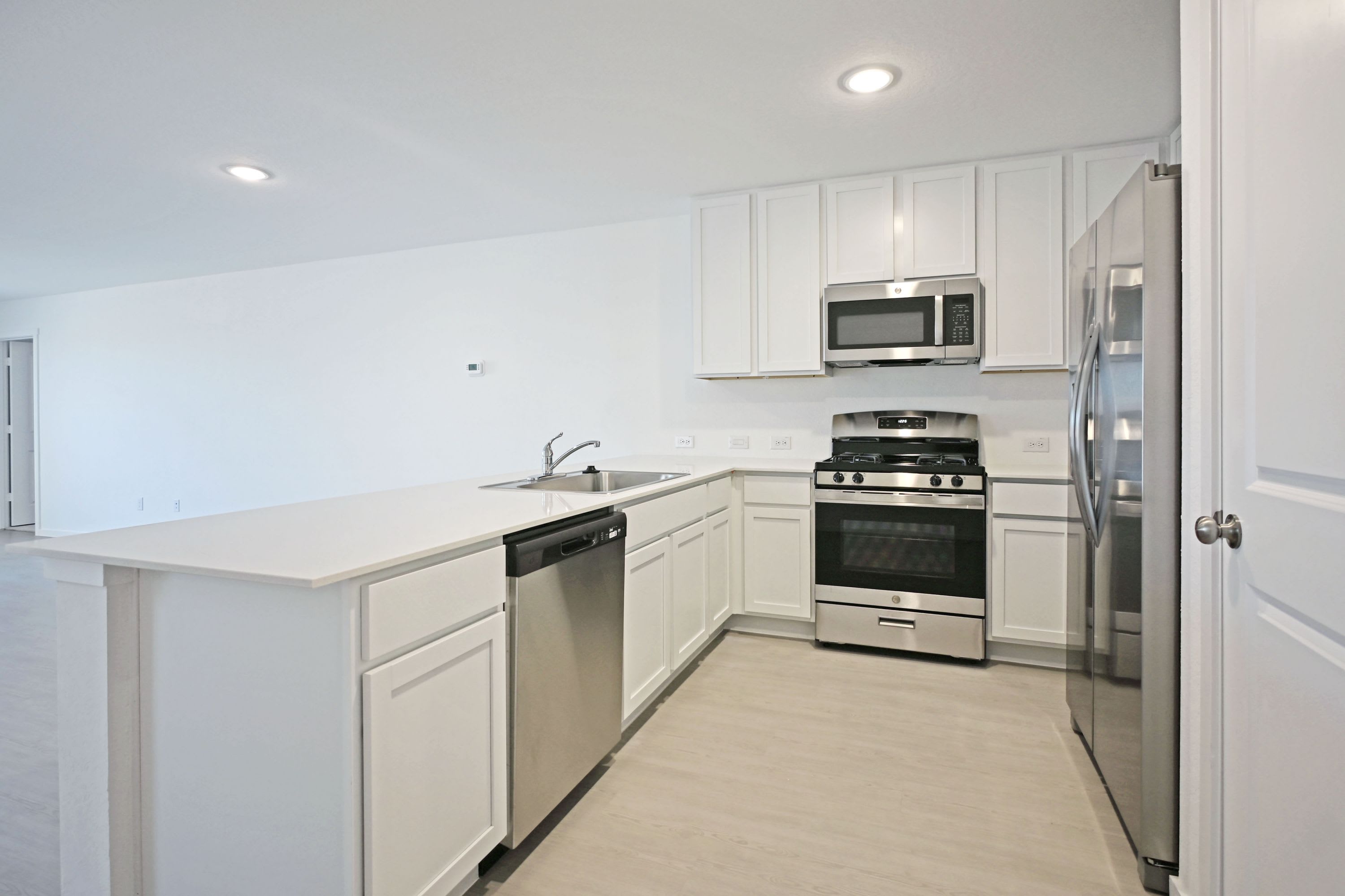 2407 Shady Grove – photo 2