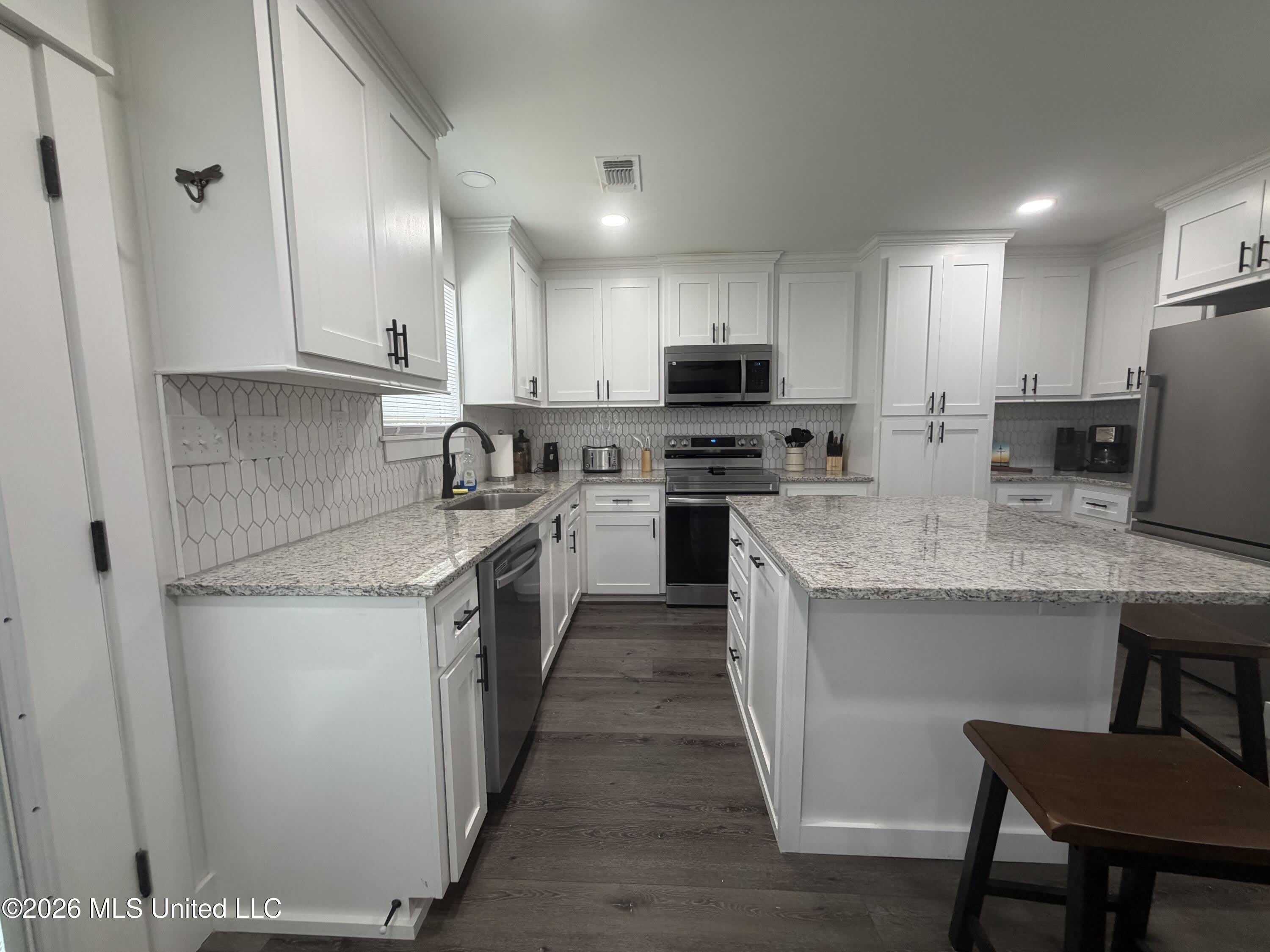 4060 Cardinal Street – photo 5