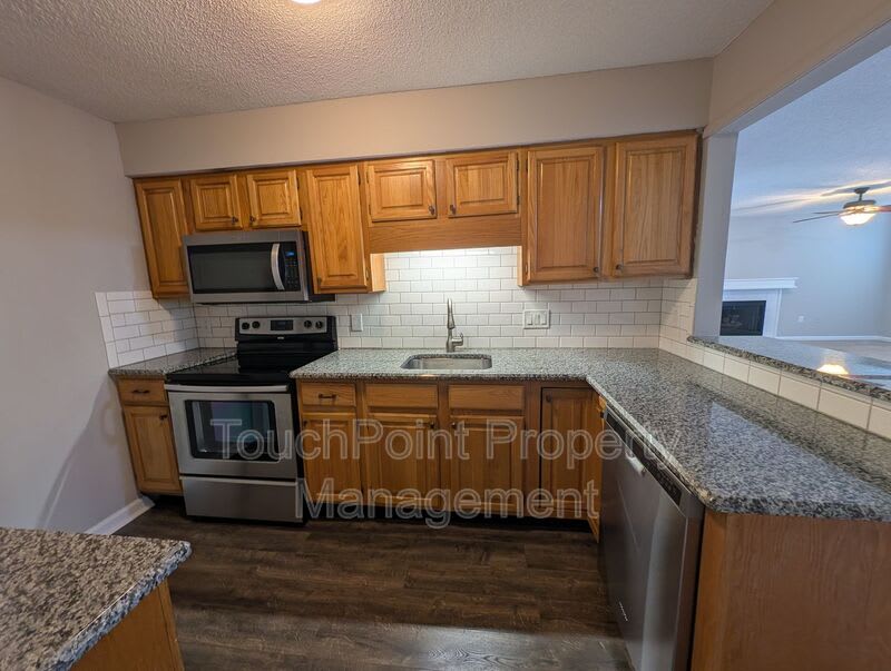 5001 Sharon Rd – photo 2