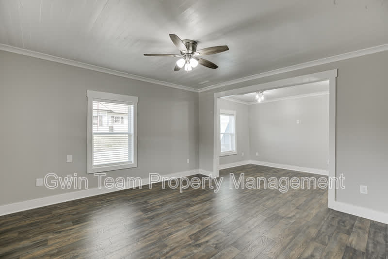 4615 S Lee Street – photo 5
