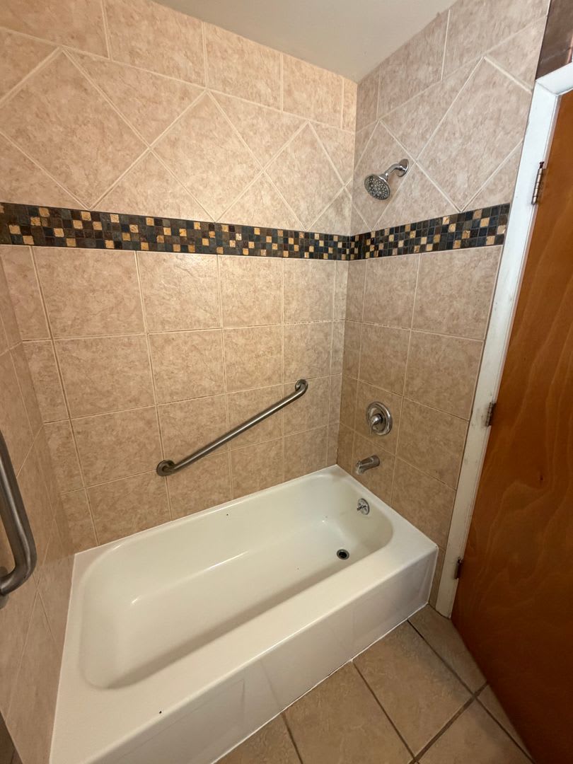 2 Bedroom, 1 Bath Duplex – $1095/Month – photo 3